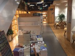 -新华里咖啡书吧(新华书店小寨店)