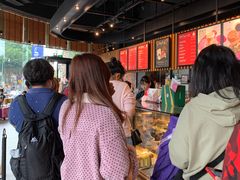 等位区-星巴克(广州立白中心店)
