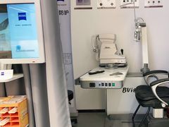 -博士眼镜集团石人工眼镜(虹口万泰店)