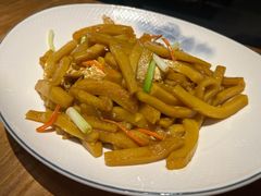 黄果-头上红煨盐鸡·非遗院子餐厅