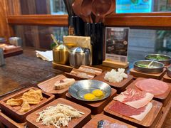 -银米·云南传统过桥米线(双廊黑金冠店)