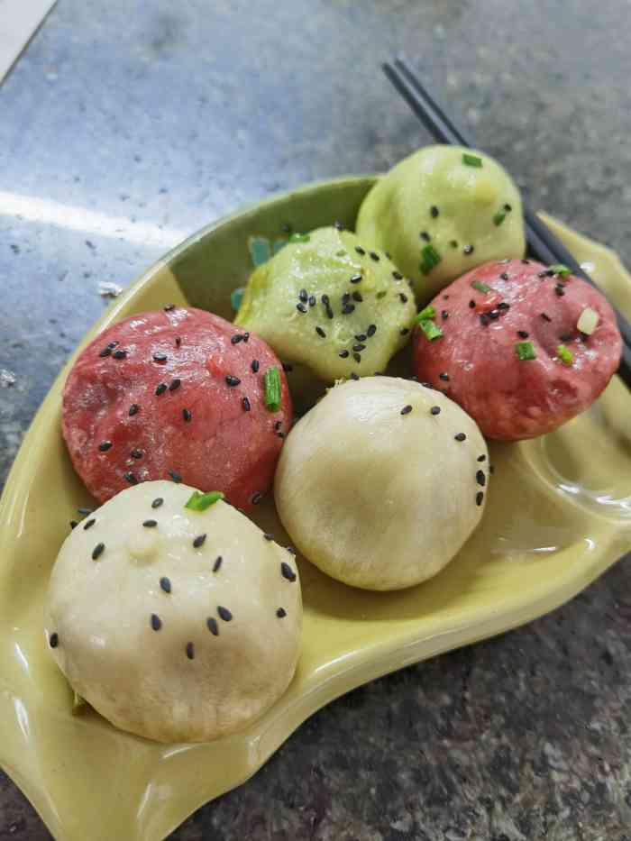 谷拾生煎-"经过看到有生煎包就来试试,上菜时有点凉了.