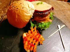 -HIGH FIVE哈福手工汉堡(桂林路店)