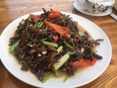 猫爪菇炒牛肉-下梅人家土菜馆(历史文化餐厅度假区店)