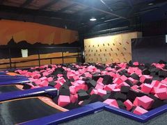 -反弹空间蹦床主题乐园