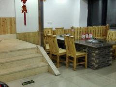 -屯老二农家铁锅炖·行业领军者(梅江店)
