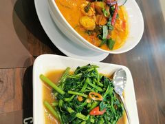 -Chom Cafe and Restaurant