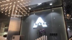 -Tloml salon