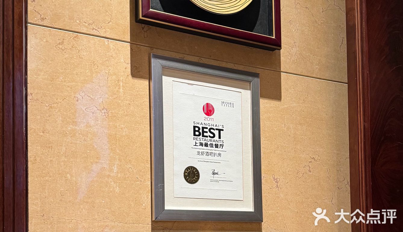 这头衔还不少了歪