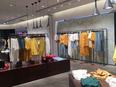 -URBAN REVIVO(高德置地广场·春广场店)