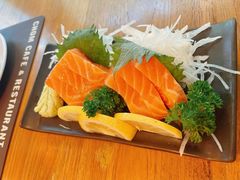 -Chom Cafe and Restaurant