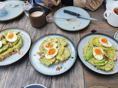 牛油果煮蛋吐司-RAC BAR(安福路店)