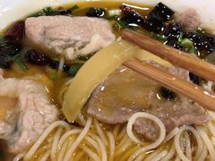 特色酸菜肉片米线-巴鑫田姐米线(巴南万达店)