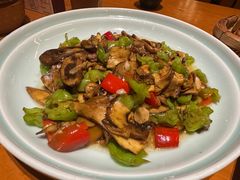 -老滇山寨•云南特色菜•地方菜•民族风情歌舞表演(金碧店)