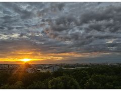 -六合夜市