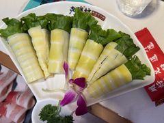 -老牌坊云南鱼豆花火锅(哈西万达店)