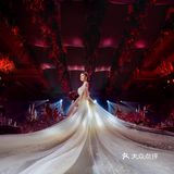 红色的很正很大气。没想婚礼上的出片质量那么高