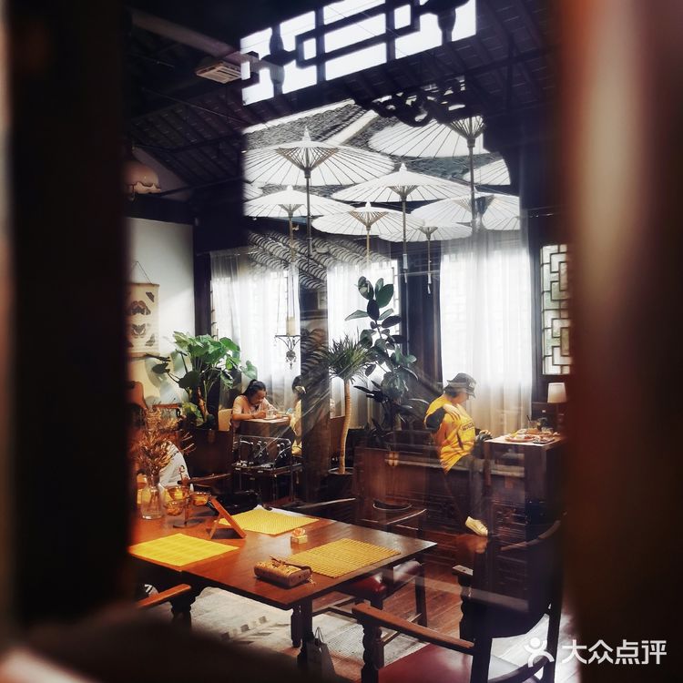 在这样的咖啡馆里感受着古今中外