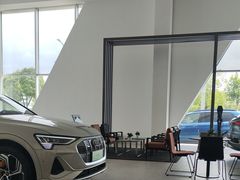 -上海冠松华奥奥迪4S店(张江店)