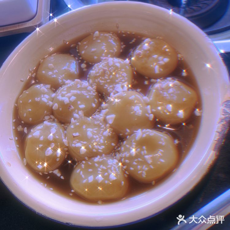 去的是一点，路过了二店，一店靠江边想要靠窗位置需要提