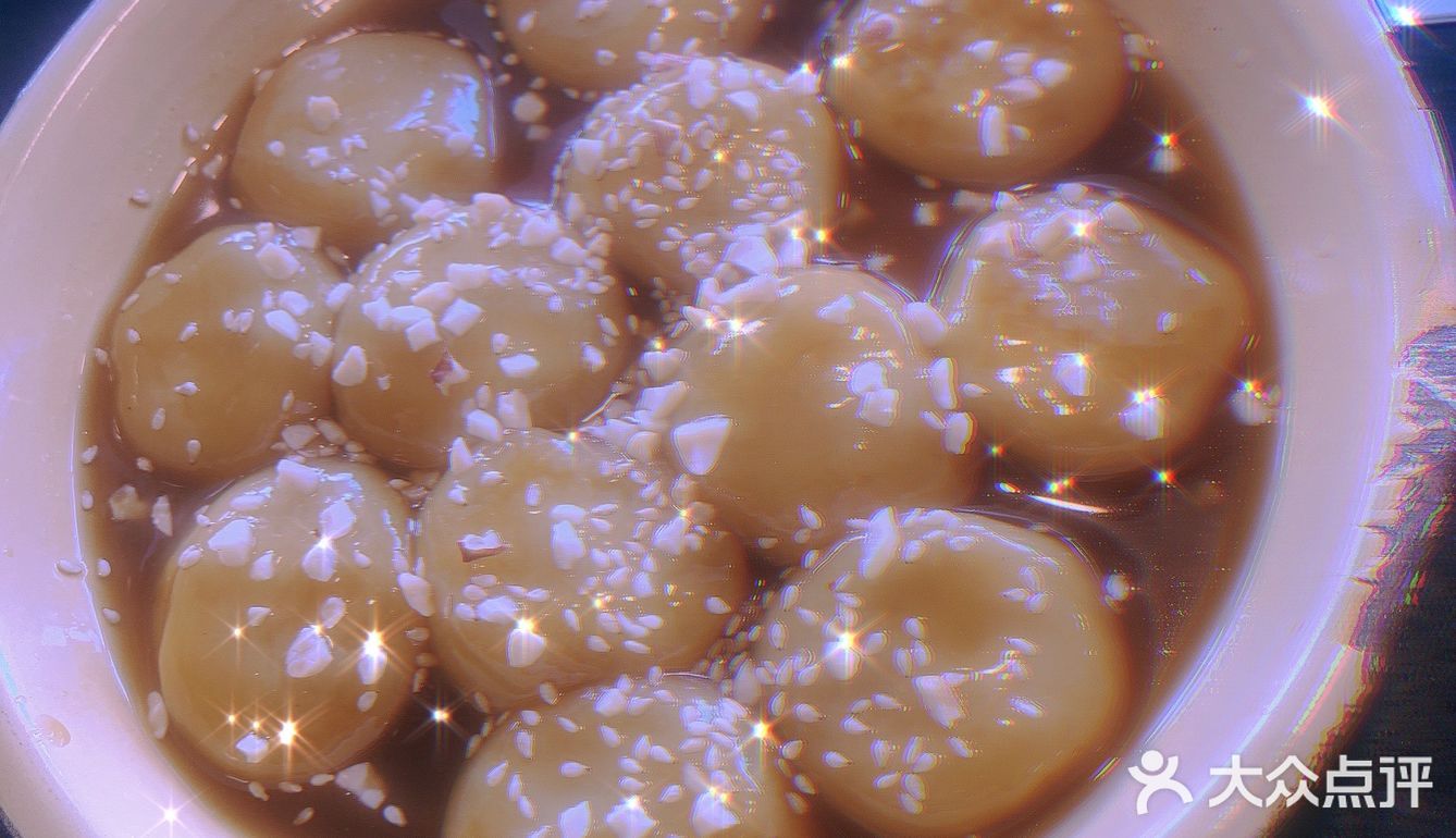 去的是一点，路过了二店，一店靠江边想要靠窗位置需要提