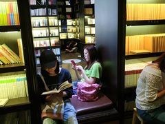 -钟书阁(松江泰晤士小镇店)