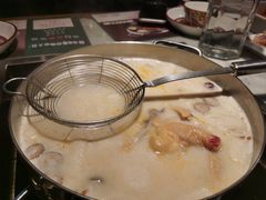 -尚尚仙·酸汤猪手·猪肚鸡火锅(华联万柳购物中心店)