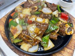 铁板黑椒牛肋骨-凤城康记饭店