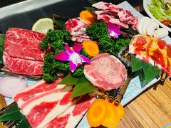 黑牛六拼-明洞阿姨·韩式酱蟹烤肉·创意料理(三元桥店)