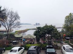 -亮河湾山庄