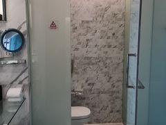 -上海滴水湖皇冠假日酒店