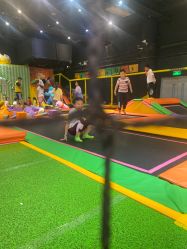 -蹦蹦跳跳(新奥购物中心店)