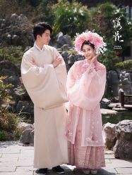 -雪中彩影婚纱摄影·微光艺术中心