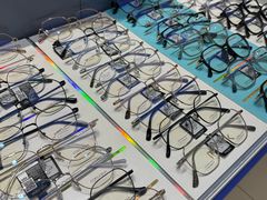 -美式眼镜·授权蔡司.依视路.尼康.豪雅.明月(南翔印象城店)