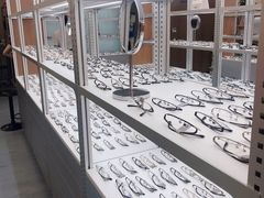 -无奔眼镜·蔡司·依视路授权店(马家堡店)