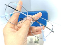 -罗伯特眼镜·蔡司官方授权(罗湖国贸店)