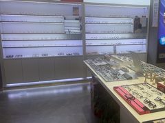 -罗伯特眼镜·蔡司官方授权(前海卓悦 INTOWN 购物中心店)