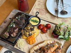 -Mark&Mars Restaurant