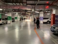 -虹桥天地-停车场