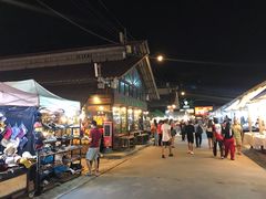 -席娜卡琳火车铁道夜市