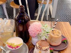 -FLOVIE FLORIST CAFE