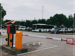 -秀沿路地铁站停车场