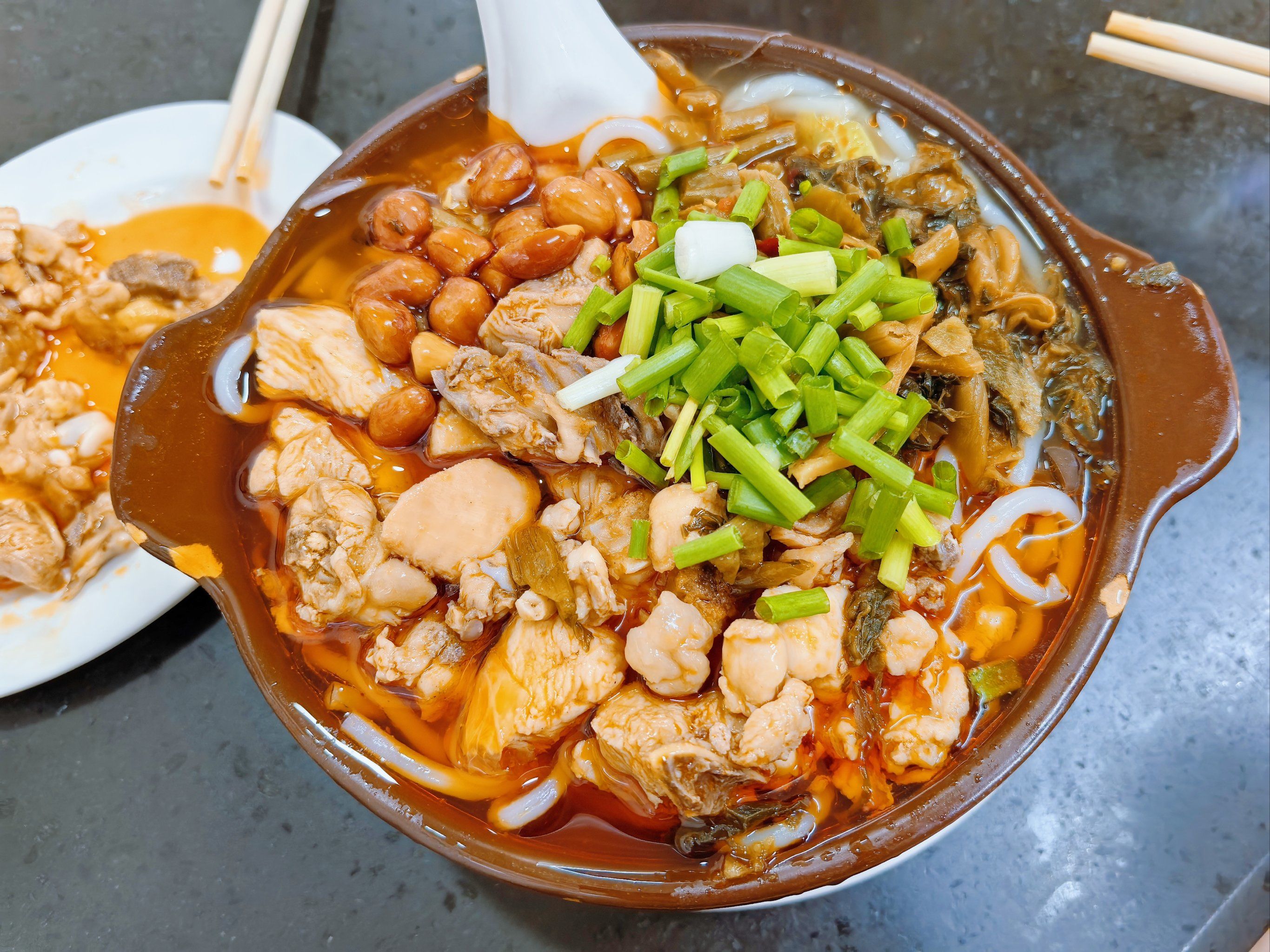 来一碗火辣辣的贵州辣鸡粉