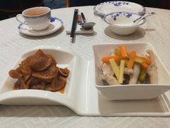 泡椒凤爪拼酱萝卜-银都上海菜馆(粤海东路店)