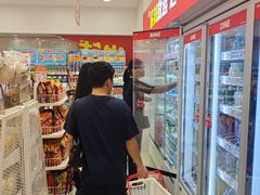 -赵一鸣零食(广州荔湾路店)