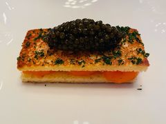 有机蛋黄吐司鱼子酱和香草-Jean Georges