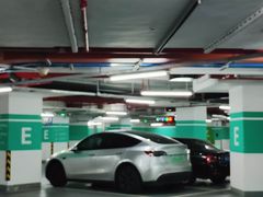 -北外滩来福士办公楼西塔-地下停车场