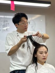 -朗峰专业美发沙龙