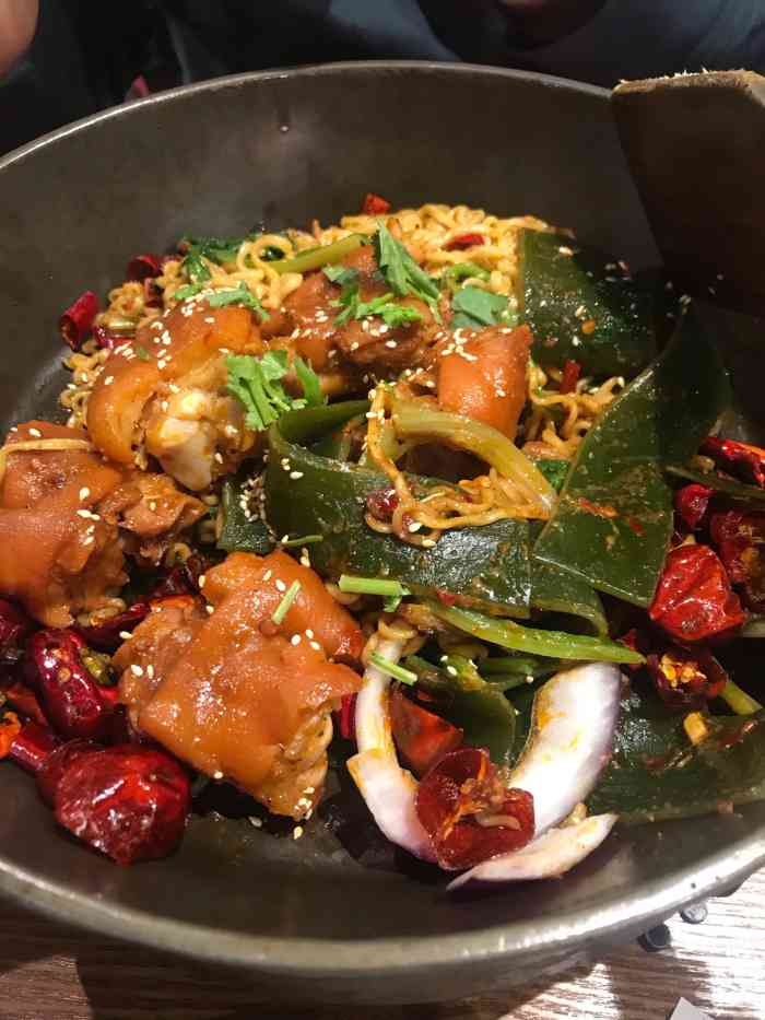 咪咕咪咕麻辣香锅(赛格国际旗舰店)-"两个人团购的,量很足,口味一般
