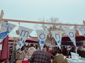每年咖啡集市必到,至少还有汉堡之类的,今年吃的很少